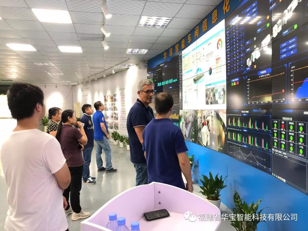 美國 POLO 品牌代表人來(lái)我司參觀(guān)制鞋智能示范應