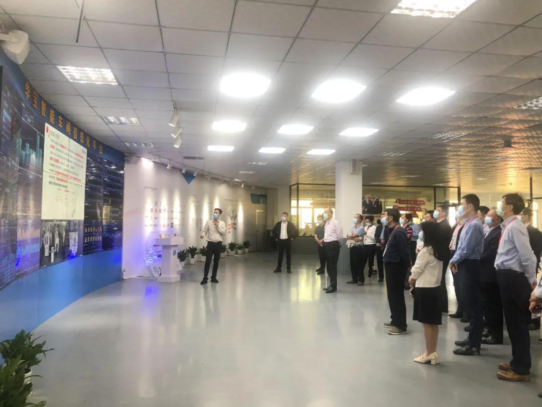 “福建省加快機(jī)械裝備產(chǎn)業(yè)發(fā)展專題班”——在華寶智能科技開展現(xiàn)場教學(xué)！